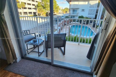 Condominio en alquiler en Fort Lauderdale, Florida, 1 dormitorio, 73.58 m2 № 1993251 - foto 17