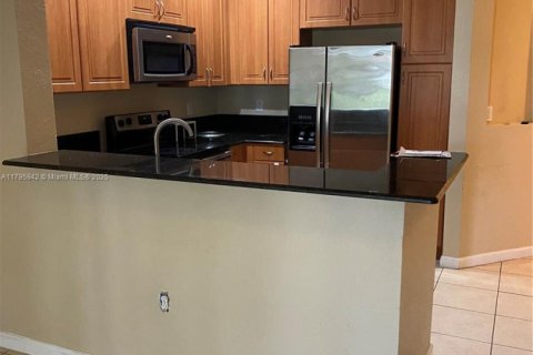 Touwnhouse à louer à Miramar, Floride: 3 chambres, 167.22 m2 № 1937711 - photo 1