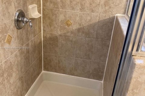 Touwnhouse à louer à Miramar, Floride: 3 chambres, 167.22 m2 № 1937711 - photo 16