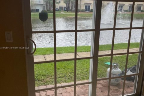 Touwnhouse à louer à Miramar, Floride: 3 chambres, 167.22 m2 № 1937711 - photo 11