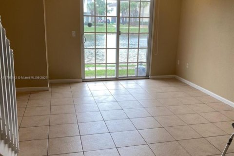 Touwnhouse à louer à Miramar, Floride: 3 chambres, 167.22 m2 № 1937711 - photo 10