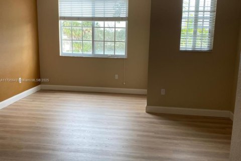 Touwnhouse à louer à Miramar, Floride: 3 chambres, 167.22 m2 № 1937711 - photo 13