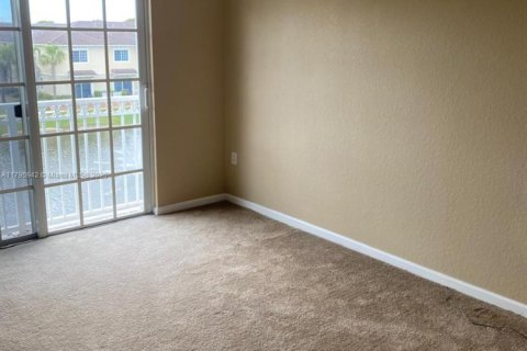 Townhouse in Miramar, Florida 3 bedrooms, 167.22 sq.m. № 1937711 - photo 6