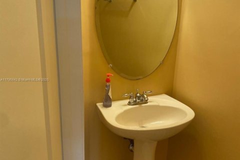 Touwnhouse à louer à Miramar, Floride: 3 chambres, 167.22 m2 № 1937711 - photo 9