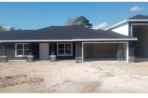 Villa ou maison à Dunnellon, Floride 4 chambres, 184.97 m2 № 2407089