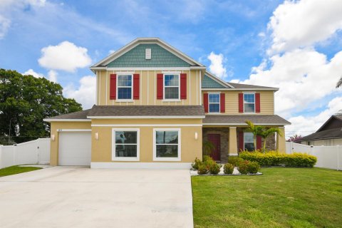 Casa en Port St. Lucie, Florida 7 dormitorios, 270.53 m2 № 2191018