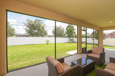 Casa en venta en Port St. Lucie, Florida, 7 dormitorios, 270.53 m2 № 2191018 - foto 25
