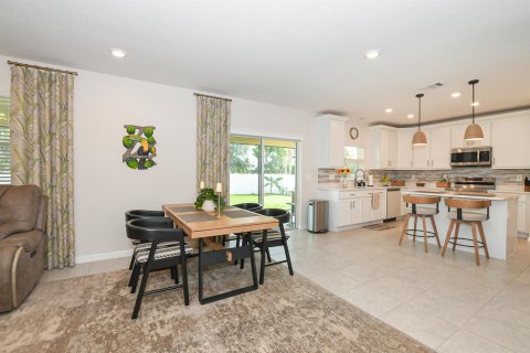 Casa en venta en Port St. Lucie, Florida, 7 dormitorios, 270.53 m2 № 2191018 - foto 16