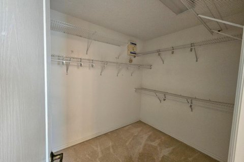 House in Port St. Lucie, Florida 4 bedrooms, 212.84 sq.m. № 2392374 - photo 23