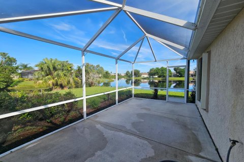 House in Port St. Lucie, Florida 4 bedrooms, 212.84 sq.m. № 2392374 - photo 9