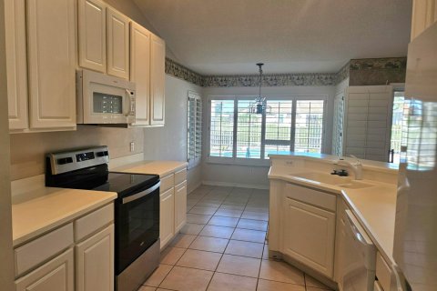 House in Port St. Lucie, Florida 4 bedrooms, 212.84 sq.m. № 2392374 - photo 15