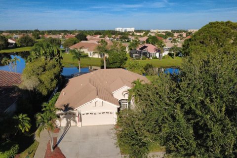 House in Port St. Lucie, Florida 4 bedrooms, 212.84 sq.m. № 2392374 - photo 3
