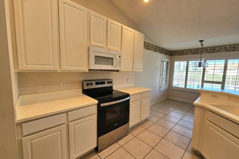 House in Port St. Lucie, Florida 4 bedrooms, 212.84 sq.m. № 2392374 - photo 13