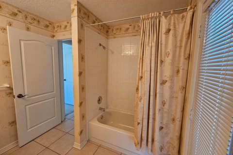 House in Port St. Lucie, Florida 4 bedrooms, 212.84 sq.m. № 2392374 - photo 20