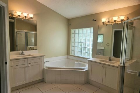 House in Port St. Lucie, Florida 4 bedrooms, 212.84 sq.m. № 2392374 - photo 25