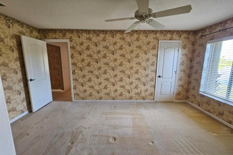 House in Port St. Lucie, Florida 4 bedrooms, 212.84 sq.m. № 2392374 - photo 19