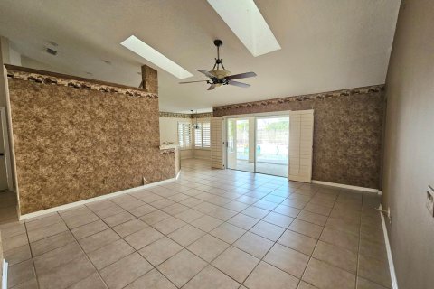 House in Port St. Lucie, Florida 4 bedrooms, 212.84 sq.m. № 2392374 - photo 18