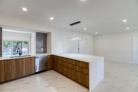 Снять в аренду виллу или дом в Холливуд, Флорида 4 спальни, 211.82м2, № 1996011 - фото 14