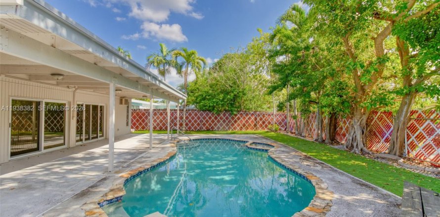 Дом в Холливуд, Флорида 4 спальни, 211.82м2 № 1996011