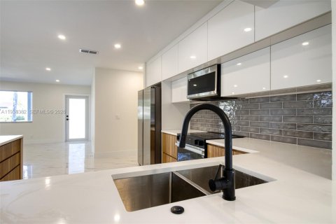 Снять в аренду виллу или дом в Холливуд, Флорида 4 спальни, 211.82м2, № 1996011 - фото 17