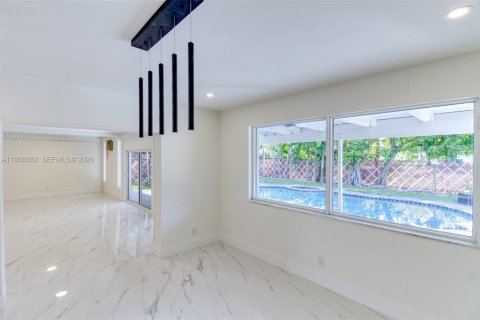 Снять в аренду виллу или дом в Холливуд, Флорида 4 спальни, 211.82м2, № 1996011 - фото 22