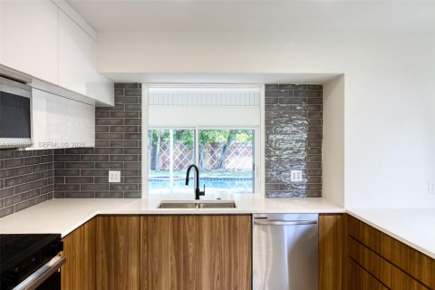 Снять в аренду виллу или дом в Холливуд, Флорида 4 спальни, 211.82м2, № 1996011 - фото 12