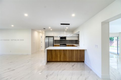 Снять в аренду виллу или дом в Холливуд, Флорида 4 спальни, 211.82м2, № 1996011 - фото 9