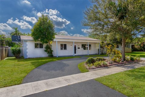 Снять в аренду виллу или дом в Холливуд, Флорида 4 спальни, 211.82м2, № 1996011 - фото 4