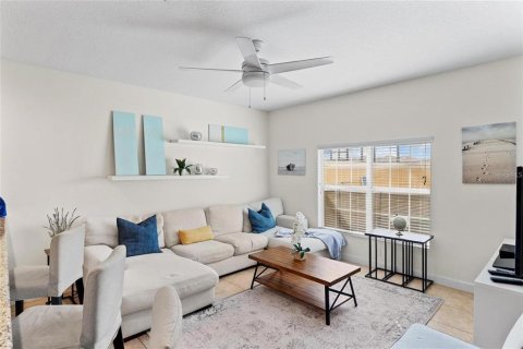 Adosado en venta en Kissimmee, Florida, 4 dormitorios, 176.7 m2 № 2200970 - foto 10
