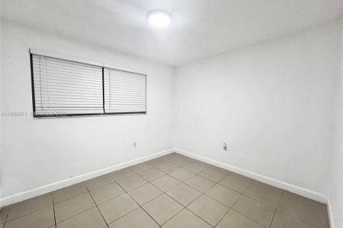 Appartement à louer à Miami, Floride: 2 chambres, 285.4 m2 № 2010391 - photo 11