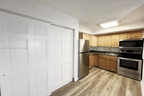 Appartement à louer à Miami, Floride: 2 chambres, 285.4 m2 № 2010391 - photo 5