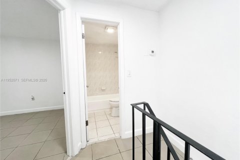 Appartement à louer à Miami, Floride: 2 chambres, 285.4 m2 № 2010391 - photo 8