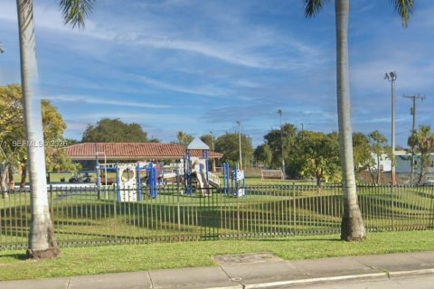 Appartement à louer à Miami, Floride: 2 chambres, 285.4 m2 № 2010391 - photo 13