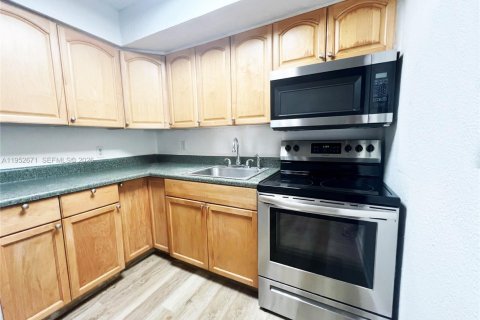 Appartement à louer à Miami, Floride: 2 chambres, 285.4 m2 № 2010391 - photo 6