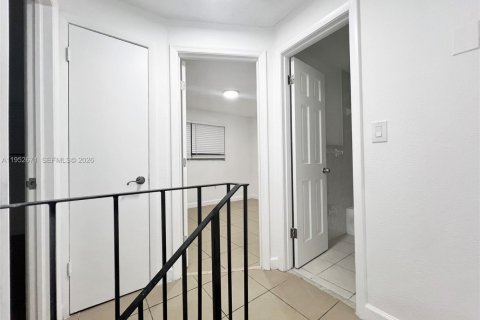 Appartement à louer à Miami, Floride: 2 chambres, 285.4 m2 № 2010391 - photo 7