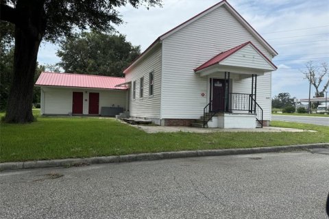 Commercial property in Oxford, Florida № 1317448 - photo 1