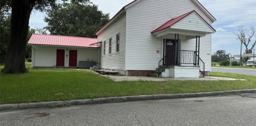 Commercial property in Oxford, Florida № 1317448