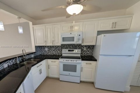 Купить кондоминиум в Майами, Флорида 2 спальни, 96.25м2, № 2087302 - фото 3