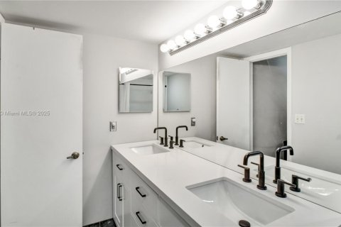 Condo in Coral Springs, Florida, 3 bedrooms  № 1985161 - photo 16