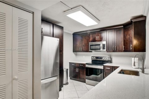 Condo in Coral Springs, Florida, 3 bedrooms  № 1985161 - photo 9