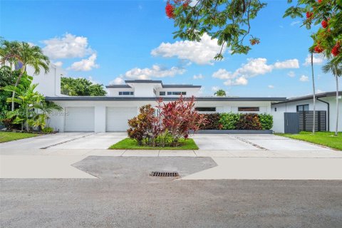 Villa ou maison à vendre à Miami, Floride: 5 chambres, 490.99 m2 № 1818730 - photo 1