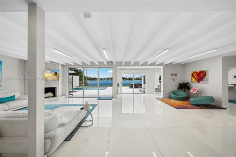 Villa ou maison à vendre à Miami, Floride: 5 chambres, 490.99 m2 № 1818730 - photo 4