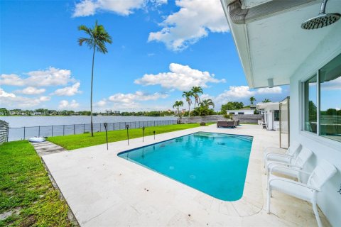 Villa ou maison à vendre à Miami, Floride: 5 chambres, 490.99 m2 № 1818730 - photo 20