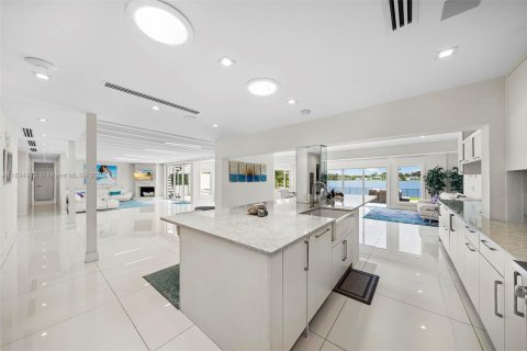 Villa ou maison à vendre à Miami, Floride: 5 chambres, 490.99 m2 № 1818730 - photo 9
