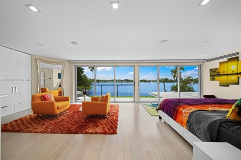 Villa ou maison à vendre à Miami, Floride: 5 chambres, 490.99 m2 № 1818730 - photo 24