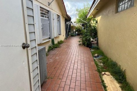 Villa ou maison à vendre à Hialeah, Floride: 3 chambres, 139.91 m2 № 1941013 - photo 10