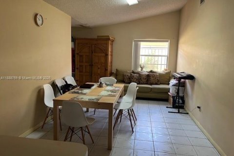 Villa ou maison à vendre à Hialeah, Floride: 3 chambres, 139.91 m2 № 1941013 - photo 5