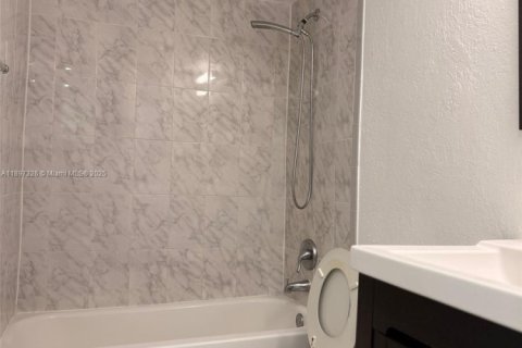 Copropriété à louer à Miami, Floride: 2 chambres, 88.72 m2 № 1949014 - photo 12