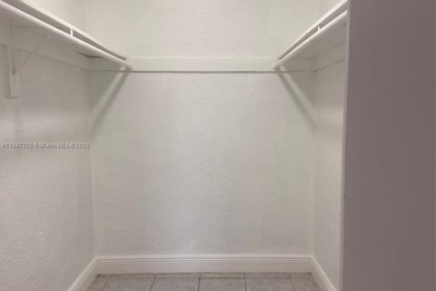 Copropriété à louer à Miami, Floride: 2 chambres, 88.72 m2 № 1949014 - photo 9