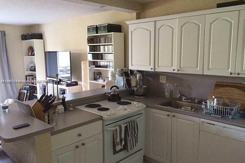 Copropriété à louer à Miami, Floride: 2 chambres, 88.72 m2 № 1949014 - photo 3